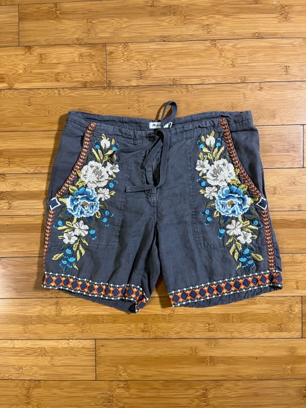 Johnny Was JW Los Angeles Linen 100% Embroidered Floral Bermuda Shorts Boho - Picture 2 of 11